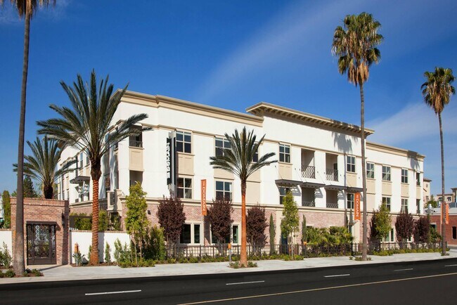 Foto del edificio - 411 S Anaheim Blvd