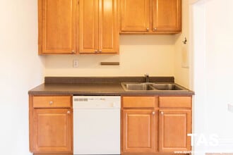 Building Photo - 617 W Melrose St