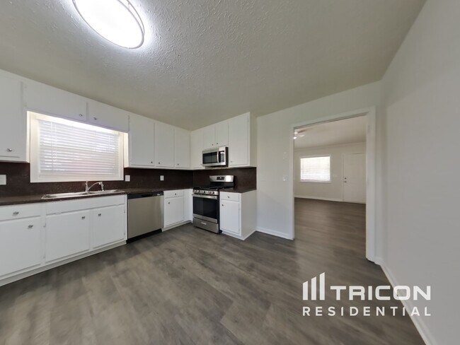 Building Photo - 3764 Cherokee Overlook Dr