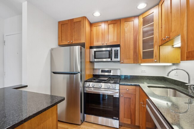 Building Photo - 2036 N Larrabee St
