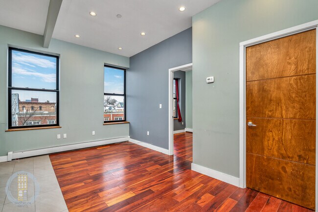 Foto del edificio - 641 Central Ave