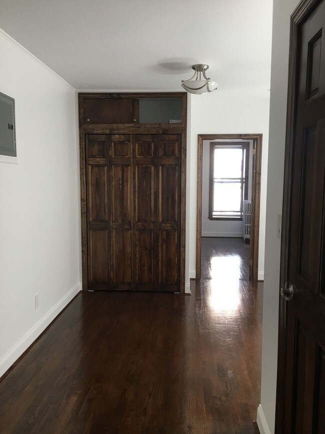 Foto del edificio - 86 E 7th St