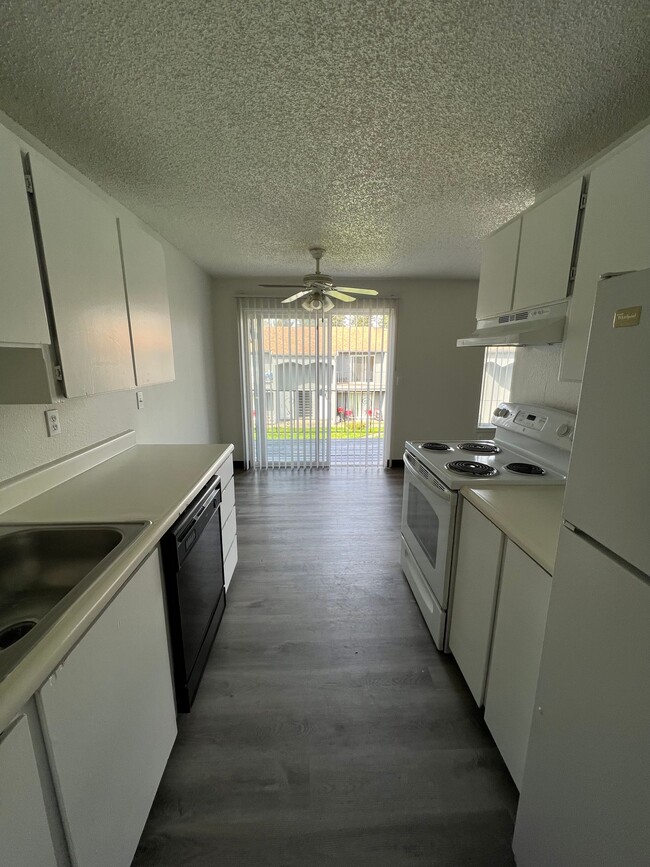 Building Photo - Pine Tree Lane Apartments