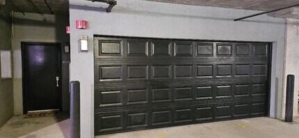 Building Photo - 2000 Bagby St