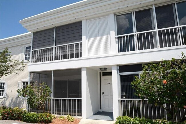 Building Photo - 6499 Bay Club Dr