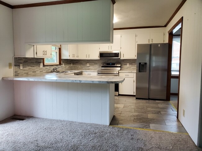 Building Photo - 231 Crescent Dr
