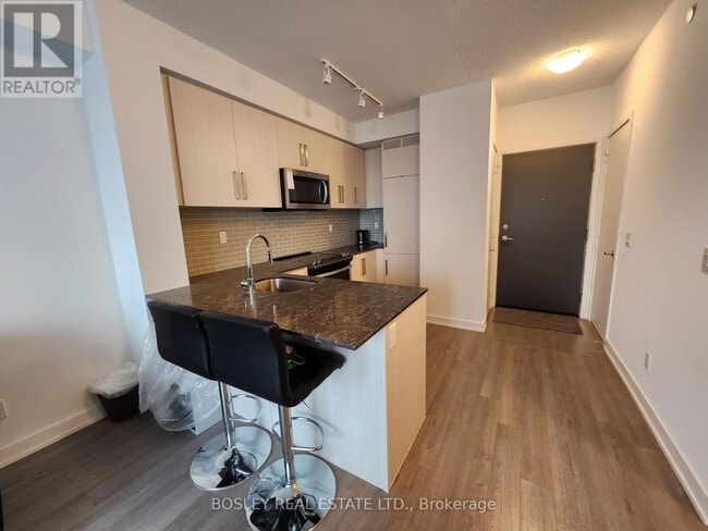 Photo du bâtiment - 5180 Yonge St