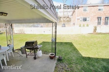 Building Photo - 2 br, 1 bath  - 52 Quirk St