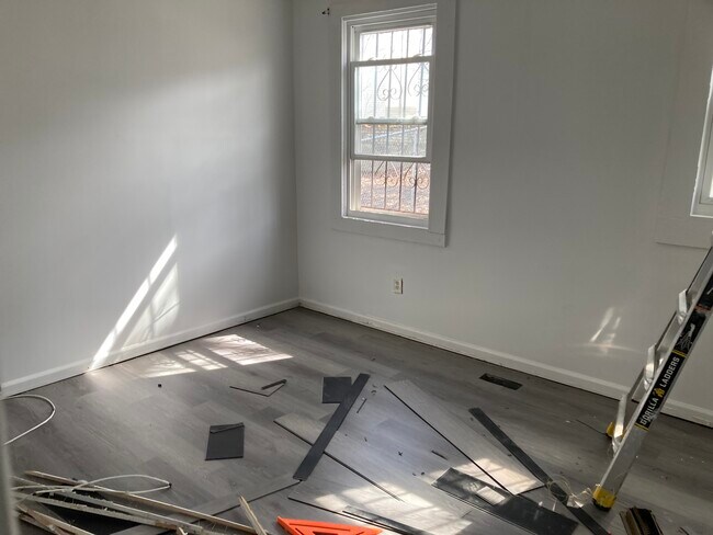 Building Photo - 42 Tillinghast St