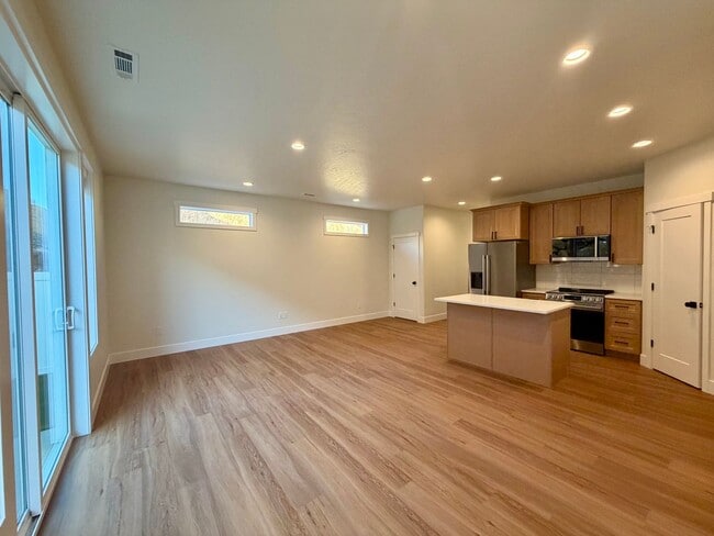 Building Photo - 5857 W 40th Ct