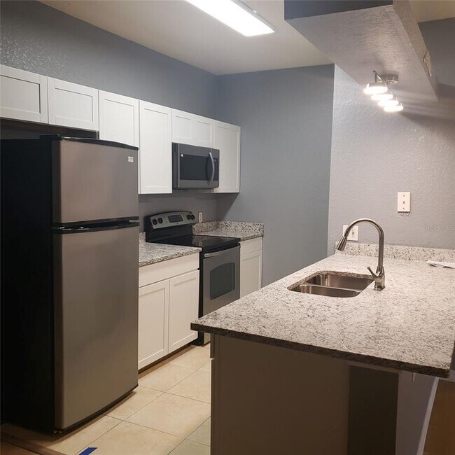 Foto del edificio - 16573 Enclave Village Dr