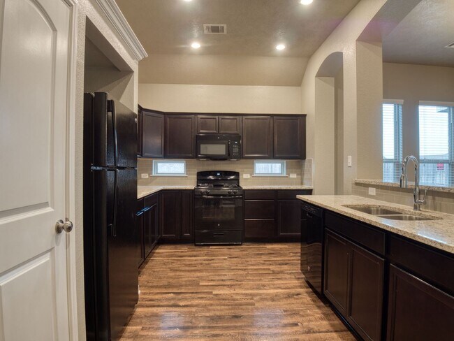 Foto del edificio - Spacious Single-Family Home Available Now!