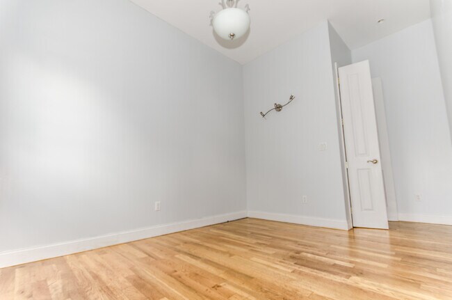Building Photo - 159 Berry St