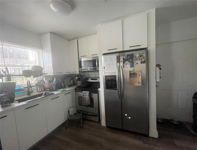 Foto del edificio - 6316 NW 1st Ct