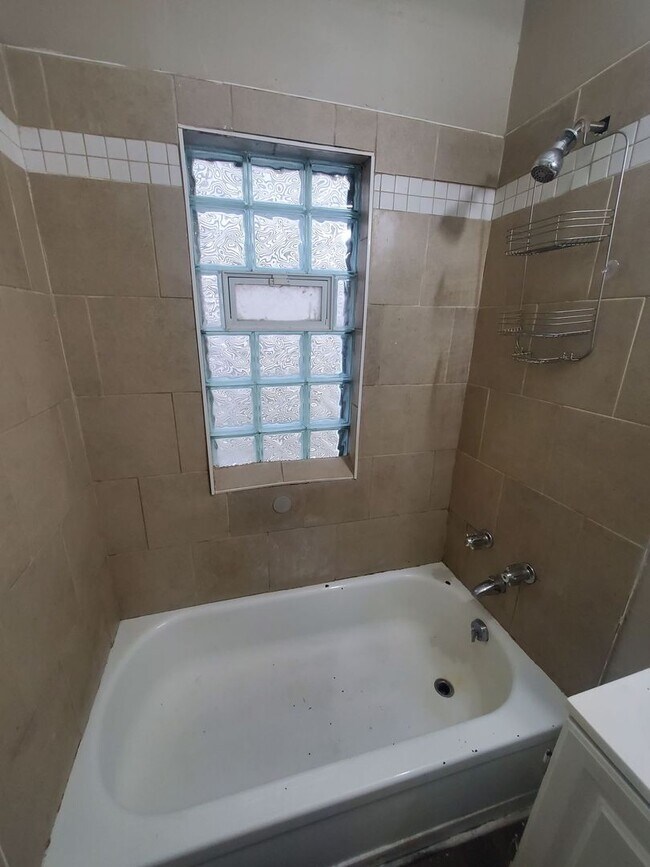 Foto del edificio - 3372-3374-3374 N Richards St
