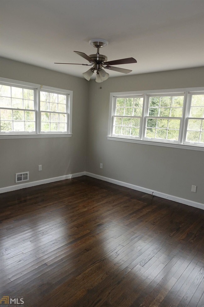 Foto del edificio - 3127 Columbia Woods Dr