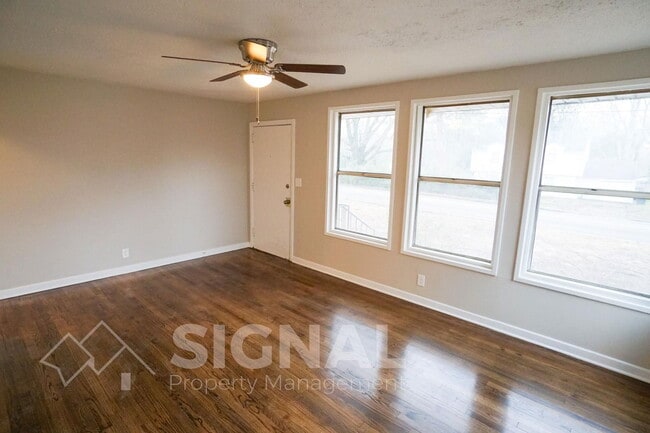 Building Photo - 712 Robison Dr