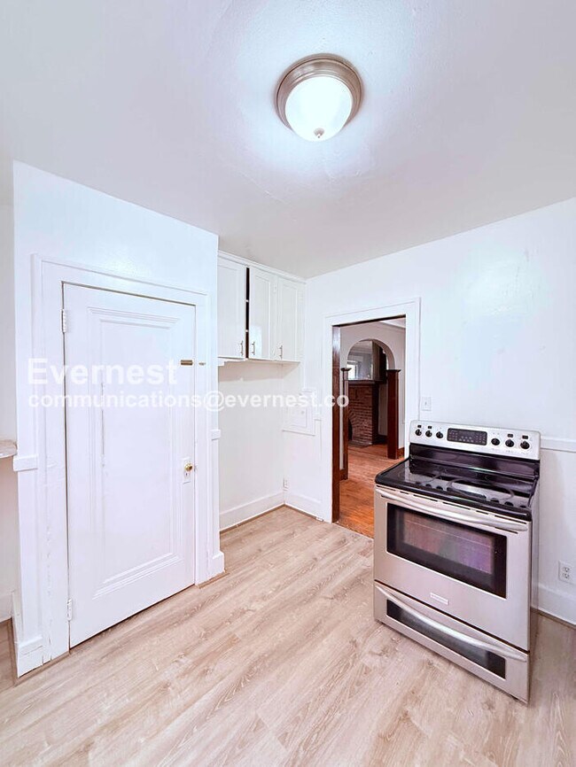 Building Photo - 13523 Santa Rosa Dr