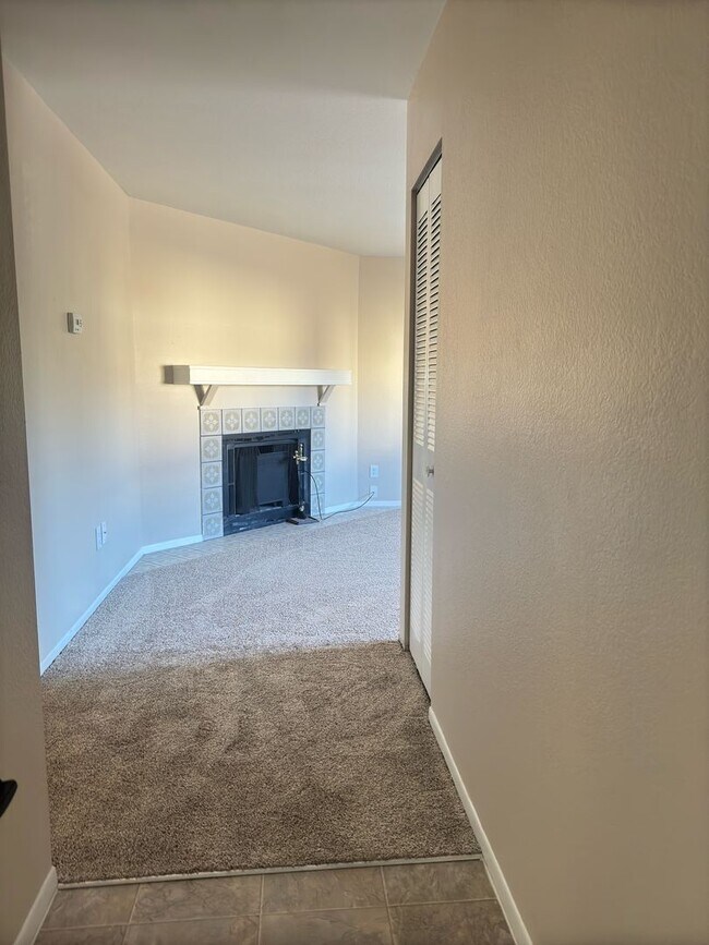 Foto del edificio - Upper Floor Multi-Family Unit