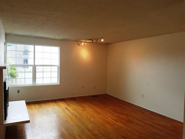 Building Photo - 1307 Carolina St
