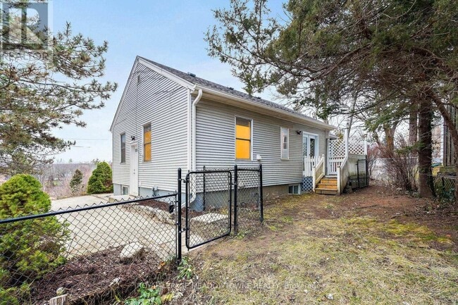 Building Photo - 2 John St