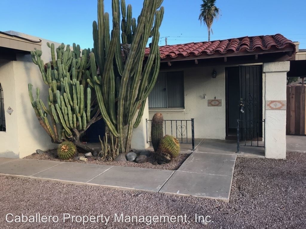 Primary Photo - 4821 S La Rosa Dr