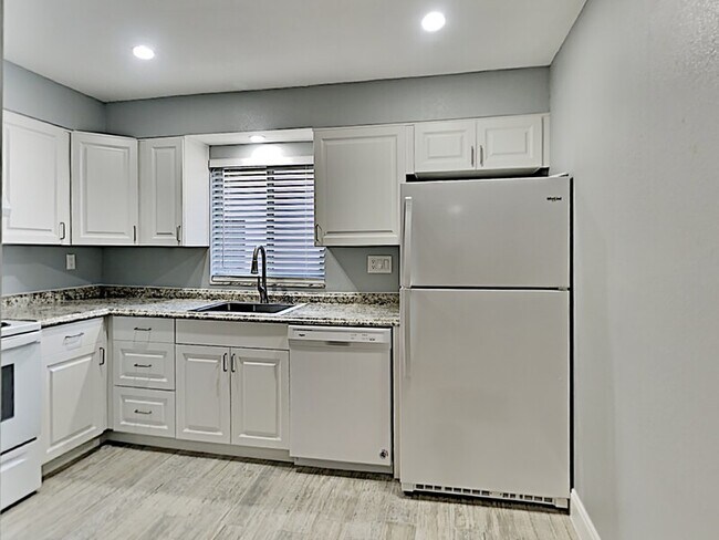 Foto del edificio - 525 Conway Rd