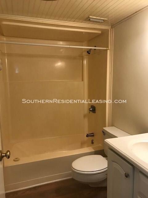 Foto del edificio - Newly remodeled with new flooring and paint!