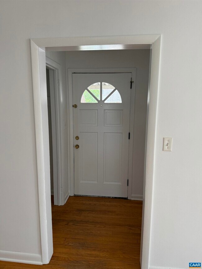 Building Photo - 913 Druid Ave