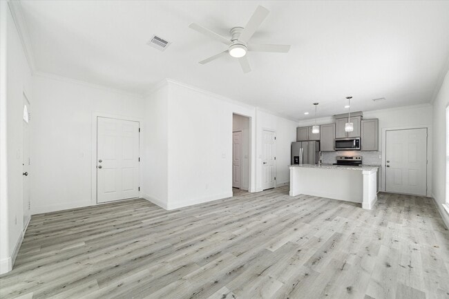 Building Photo - 122 W Mulberry Ave