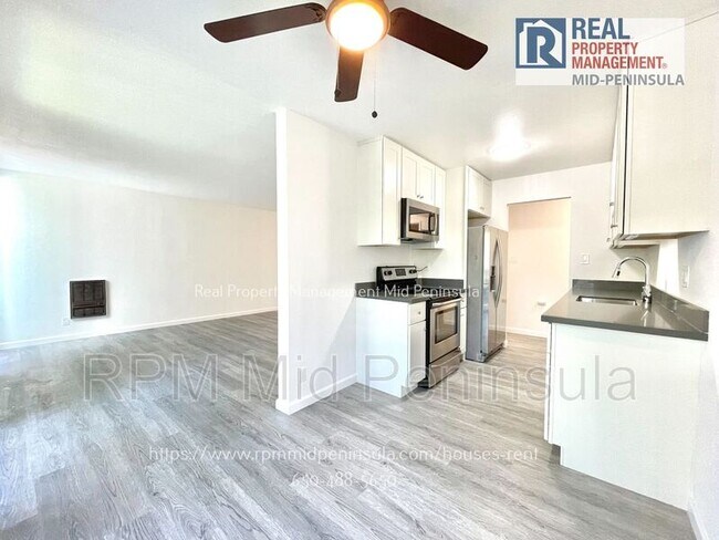 Building Photo - 1051 Beach Park Blvd