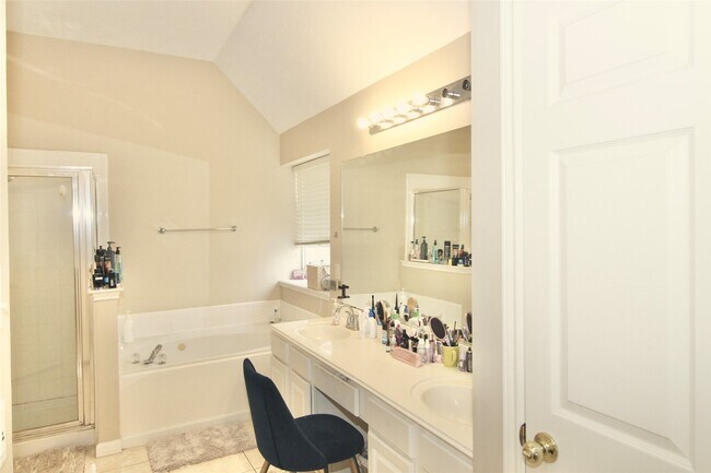 Foto del edificio - 1107 Woodley Bend