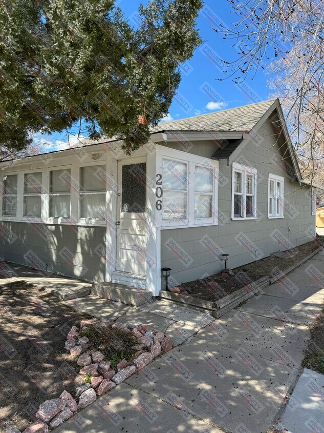 Primary Photo - 2 bedroom, 1 bath, 792 sqft single-family ...