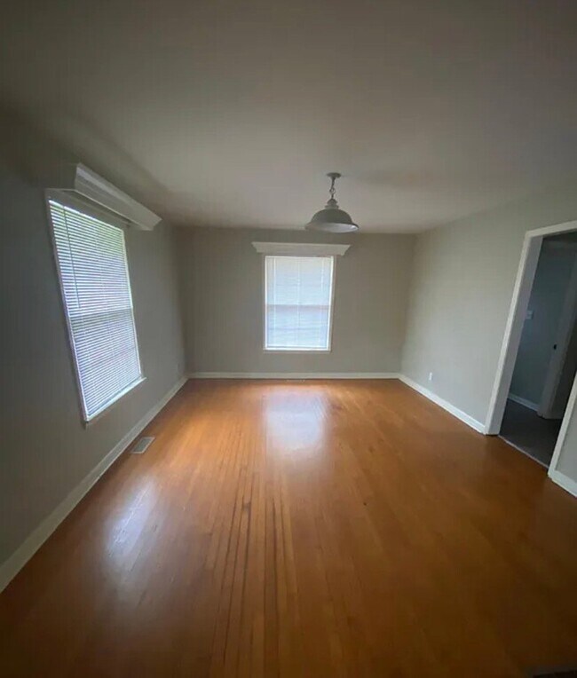 Foto del edificio - 1402 Lowell Dr SE