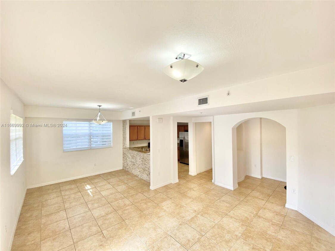 Foto principal - 8899 NW 107th Ct