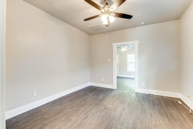 Building Photo - 2402 Market Avenue