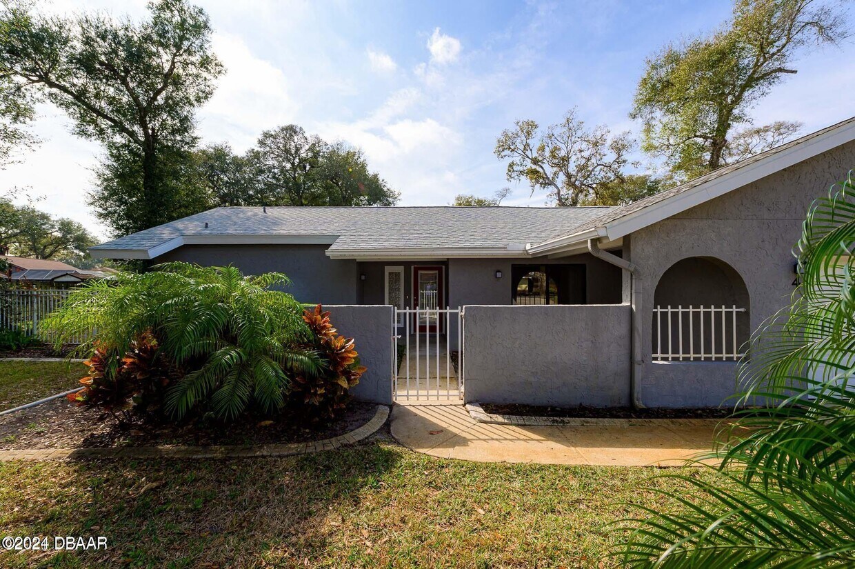 Primary Photo - 4 Baywood Dr