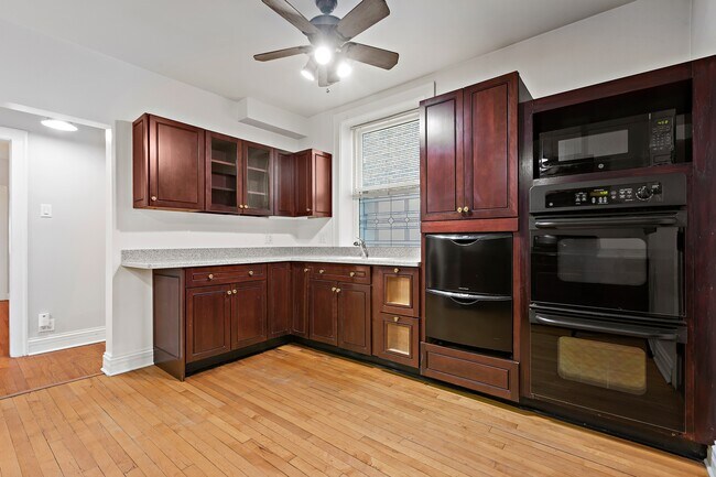Building Photo - 2219 W Rosemont Ave