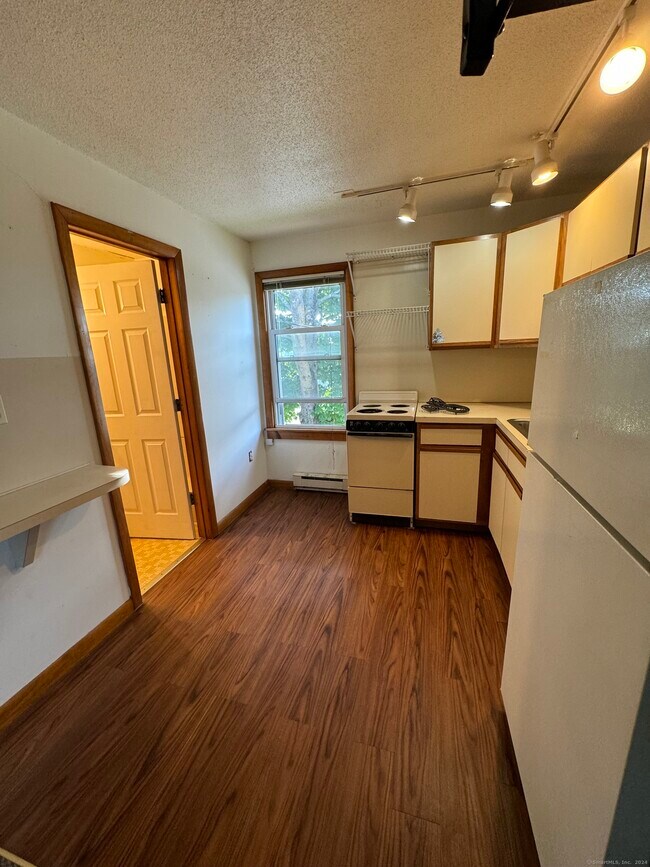 49 Ledyard Ave Unit 4, Groton, CT 06340 Room for Rent in Groton, CT