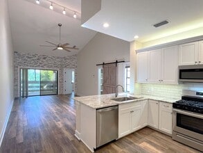 Building Photo - 1712 Garden Lake Dr