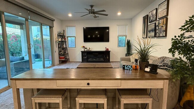 Foto del edificio - Stunning 5BR House in Chandler