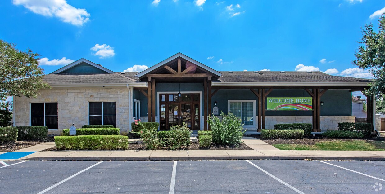 Crescent Village I Apartments Elgin, TX