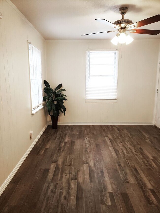 Foto del edificio - 4256 Standish Rd