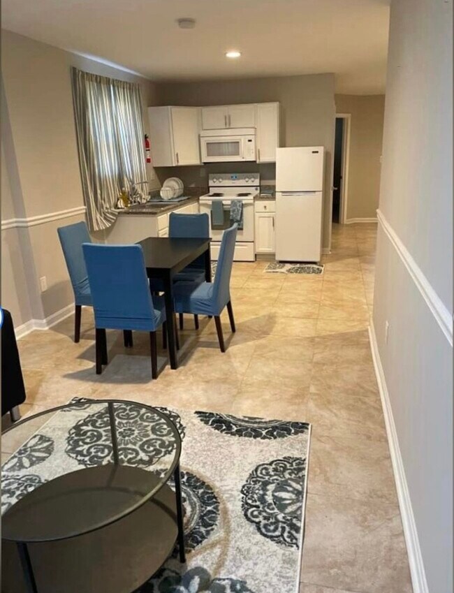 Comedor y cocina - 4296 Southern Ave SE