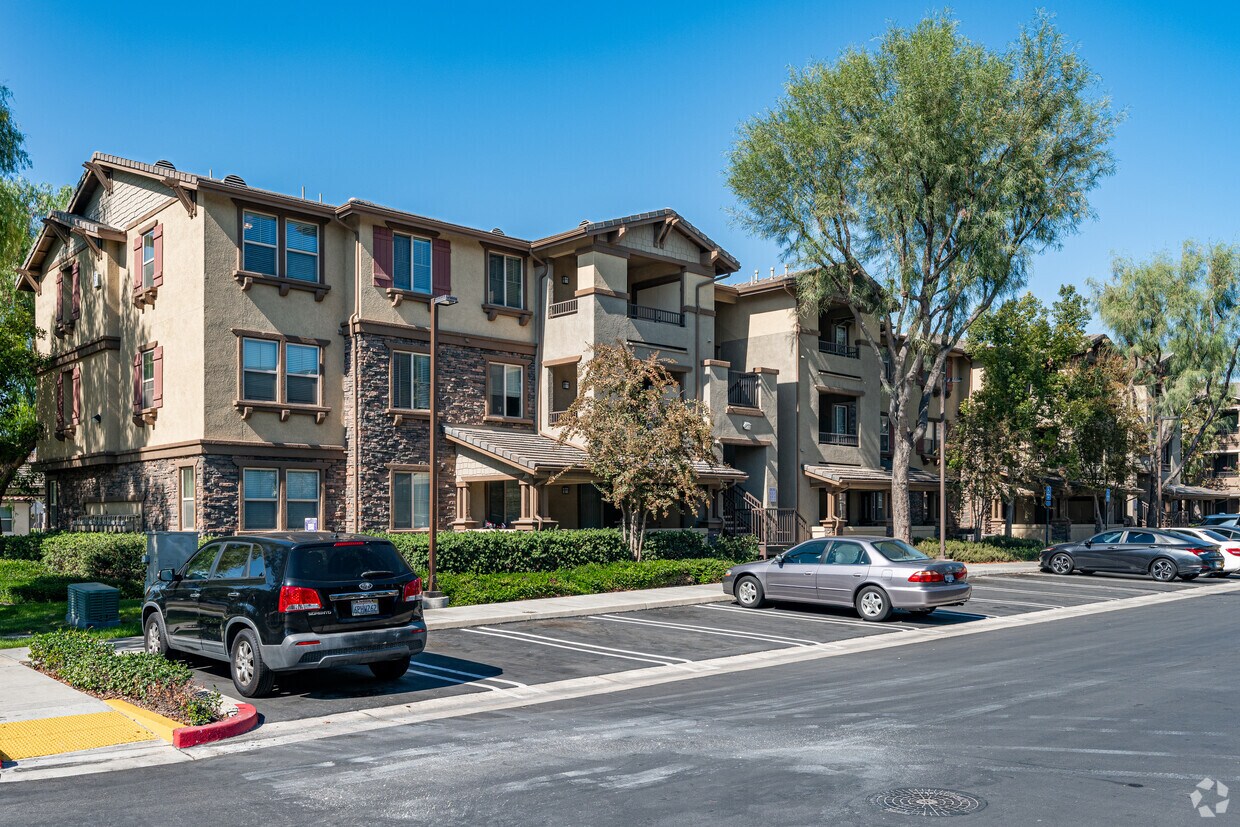 Foto principal - Meadow Square Apartment Homes