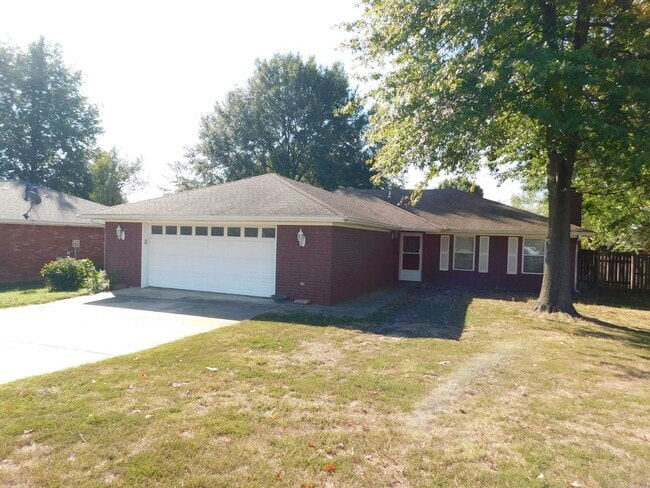 Building Photo - Charming 3 Bed 2 Bath House