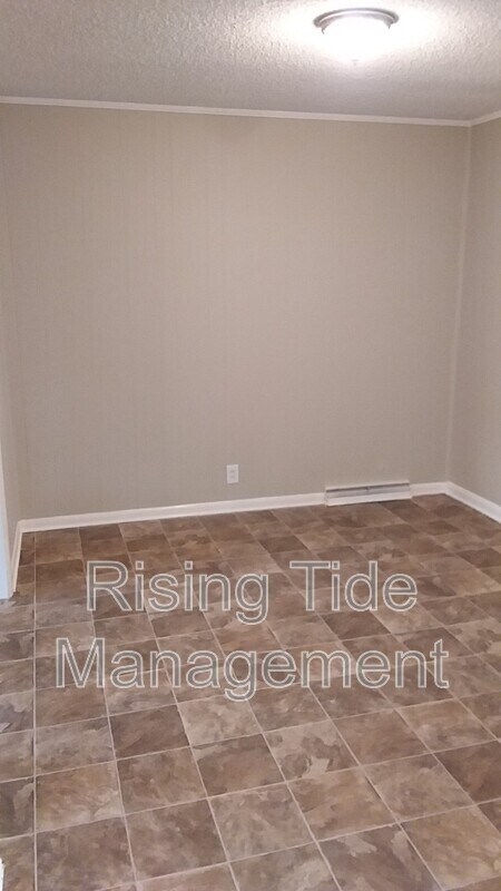 Building Photo - 5500 Crestview Dr