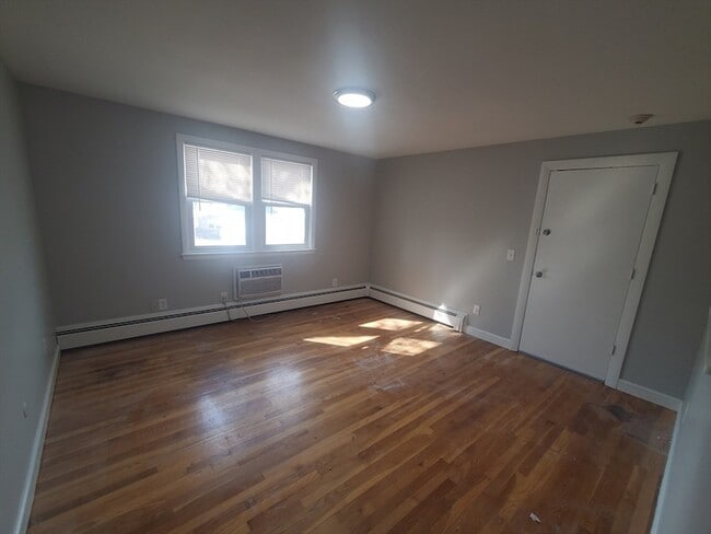Building Photo - 433 B Sea St