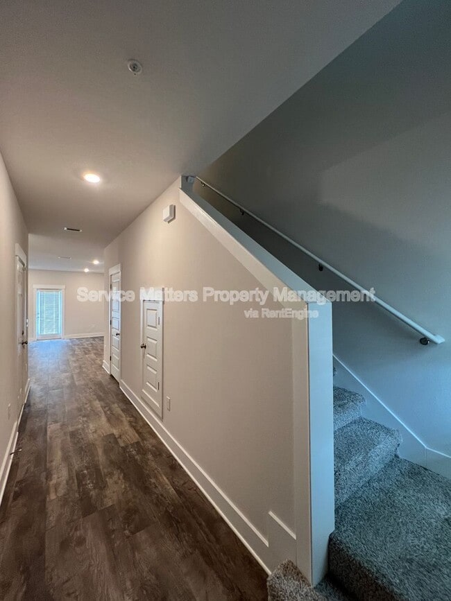 Building Photo - 1615 Iroquois Ct