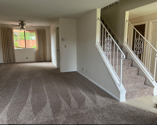 Building Photo - DECEMBER RENT FREE!